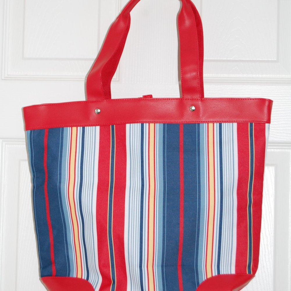 NWOT Lancome Tote Shoulder & Handbag, Base: 14"x5", Height: 14" (22" w straps) - Picture 7 of 11